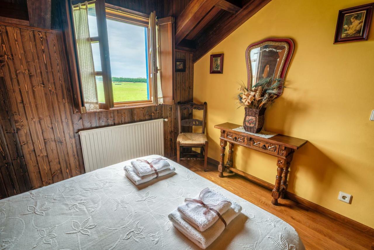 Apartamentos Rurales El Ferreiron カストロポル エクステリア 写真
